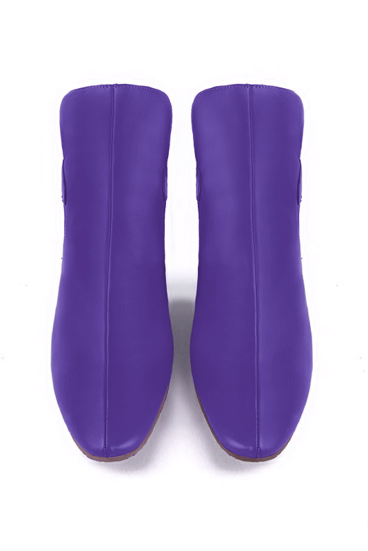 Violet purple women's ankle boots with buckles at the back. Round toe. Low block heels. Top view - Florence KOOIJMAN